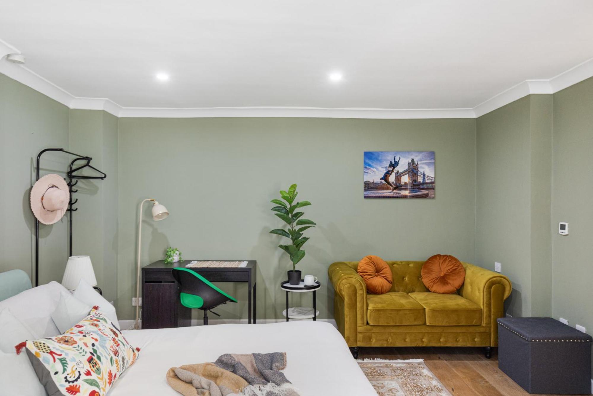Modern Studio - Notting Hill Blue Door London